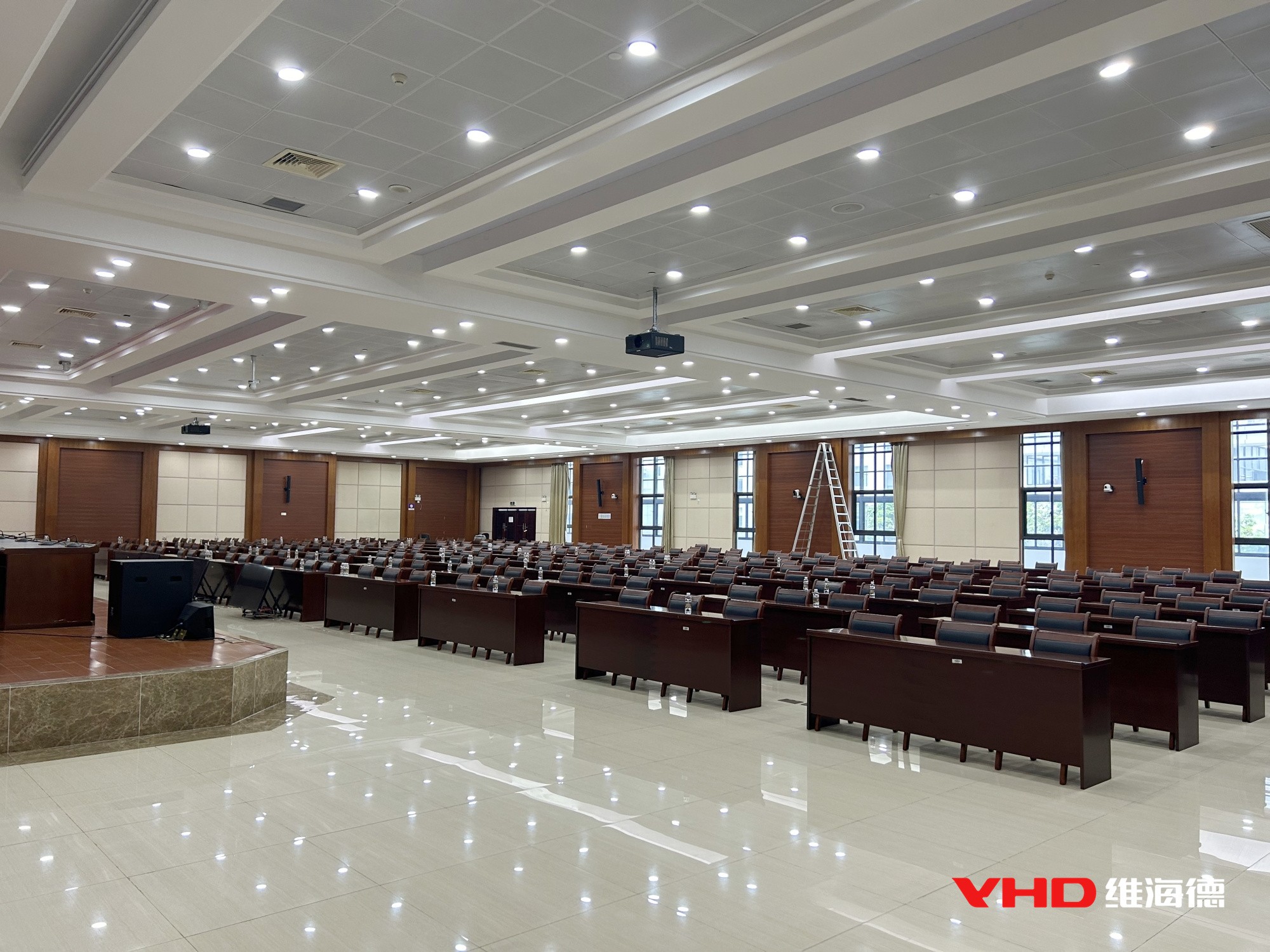 某省公安厅 · 维海德 | 专业AI摄像机助阵省厅指挥中心高效沟通与决策